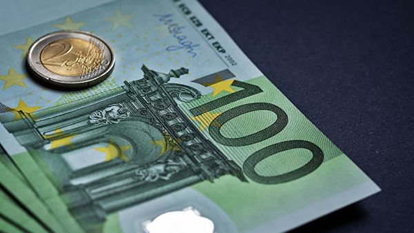 Курс евро опустился ниже 70 рублей