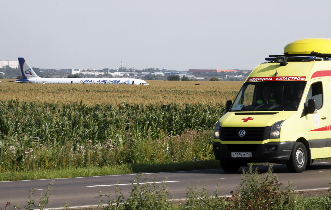 55 пассажиров пострадали при аварийной посадке самолета А321