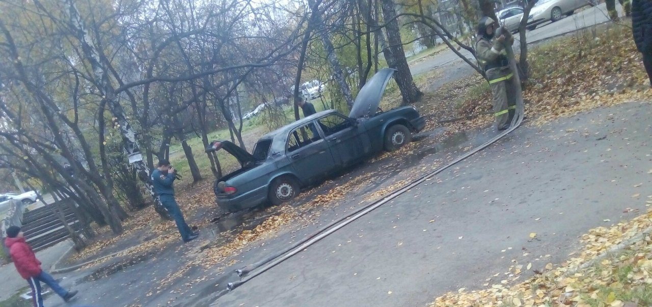 Выгорела припаркованная «Волга»
