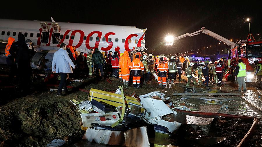 3 человека погибли при жесткой посадке самолета в аэропорту Стамбула