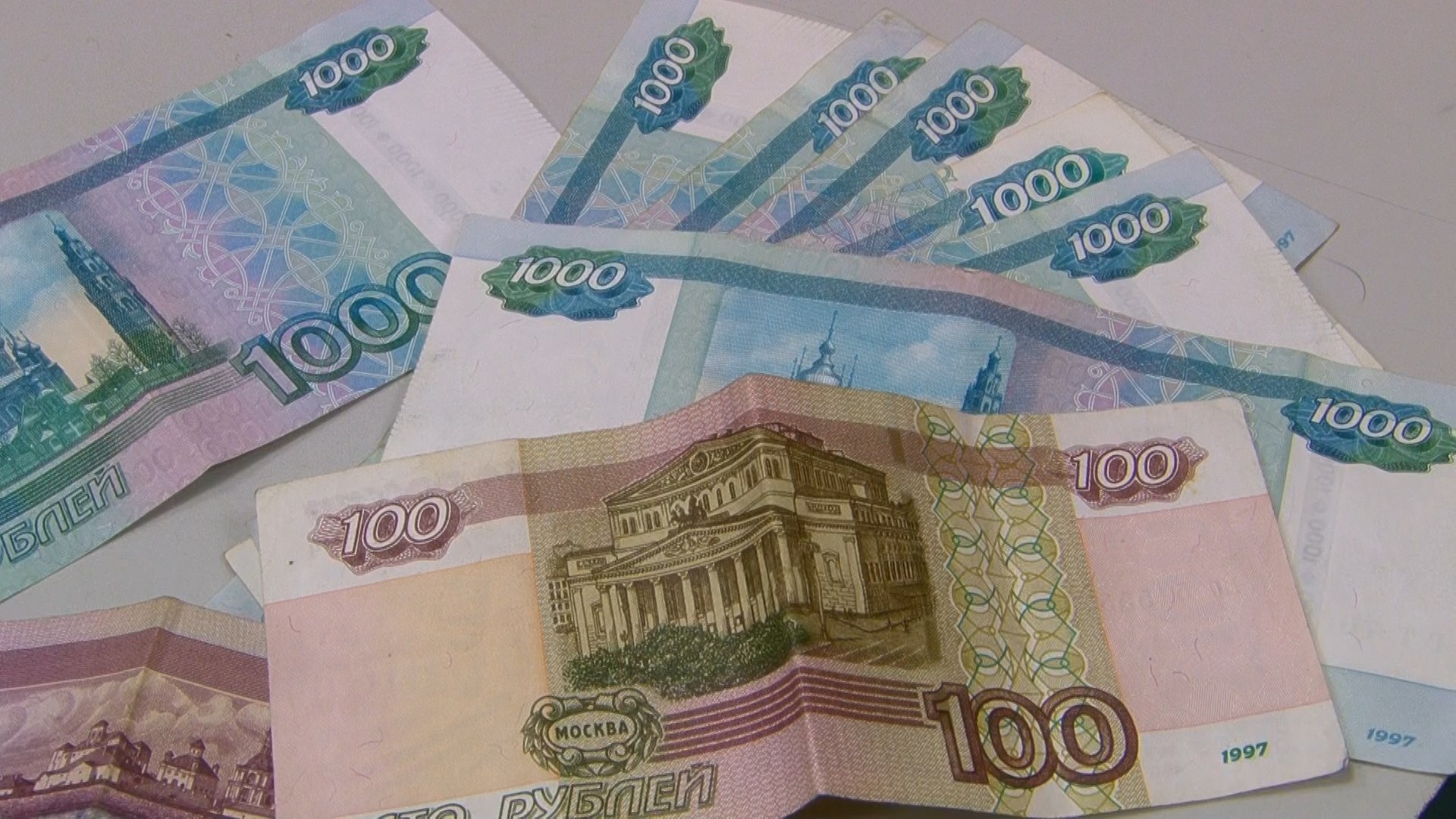 Более 350 тысяч семей получили по 10 000 рублей