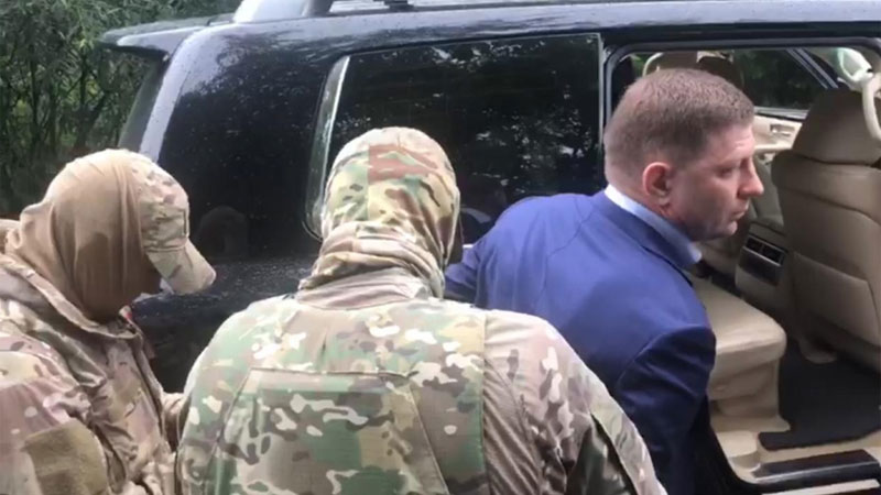 Хабаровского губернатора задержали по подозрению в заказных убийствах