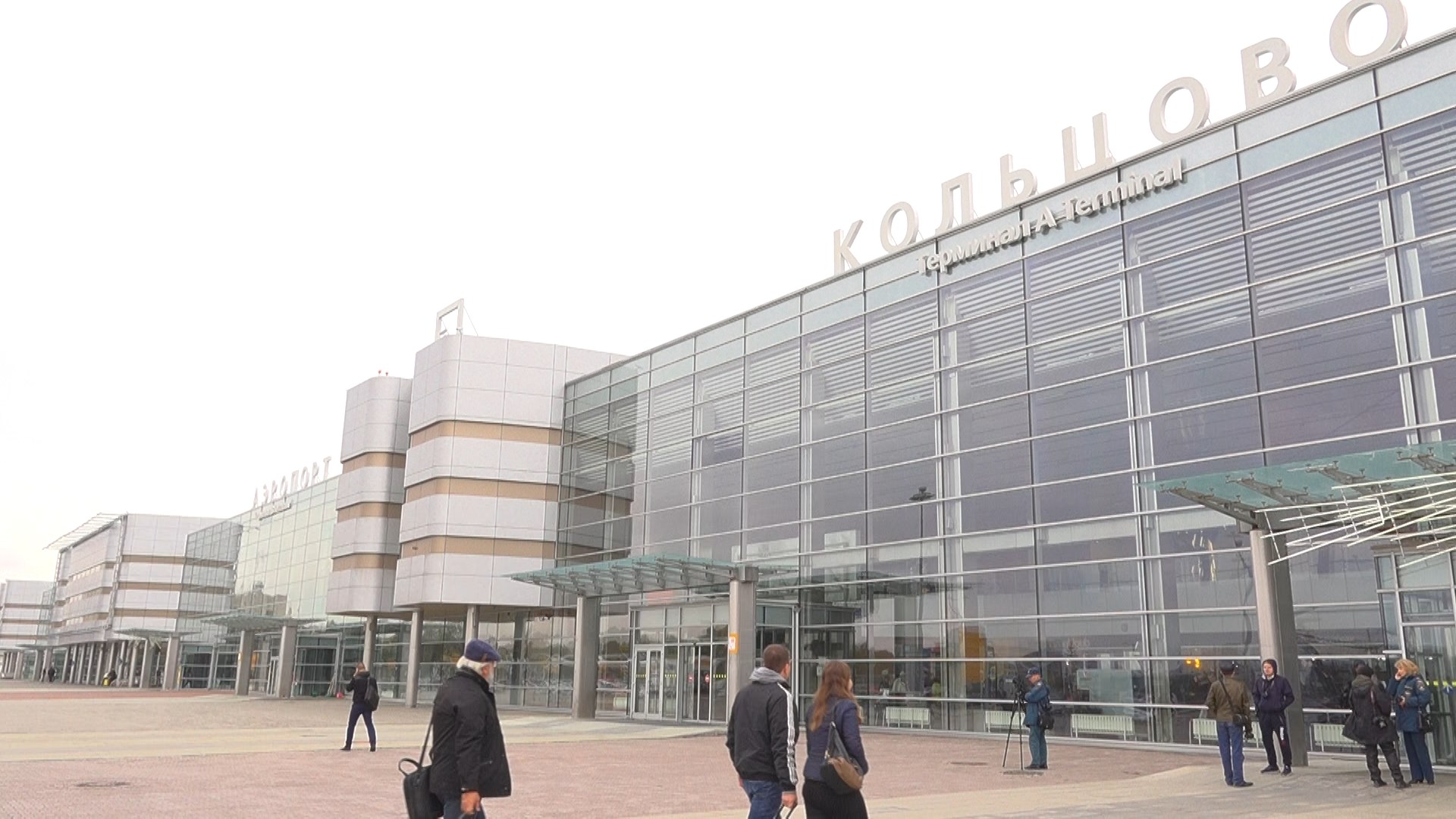 Возобновить полёты за границу из Екатеринбурга и еще 5 городов