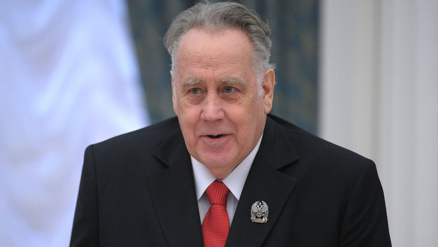 Владислав Крапивин в реанимации с пневмонией