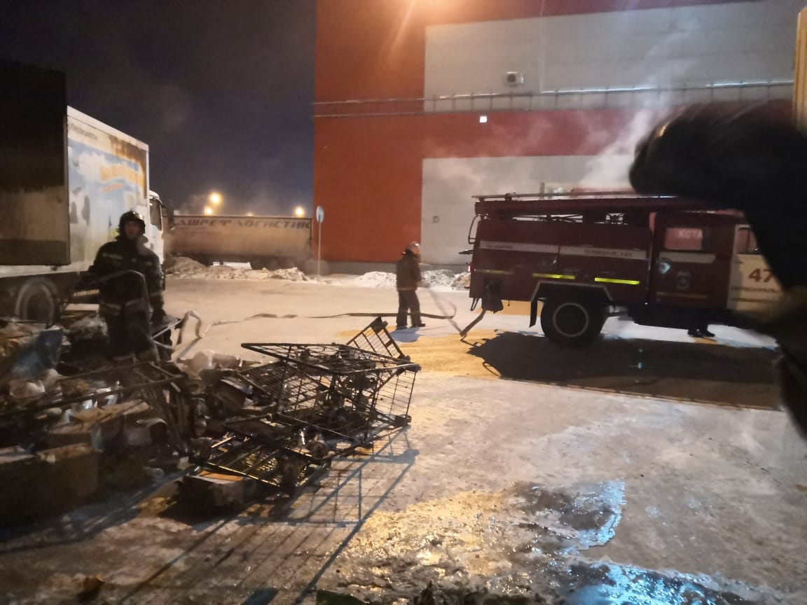 За сутки сгорело 2 автомобиля