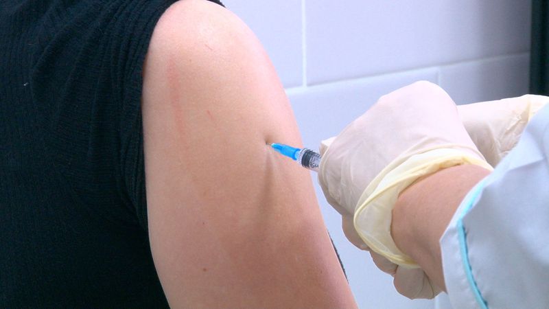 Почти 11 000 первоуральцев прошли полную вакцинацию от COVID-19