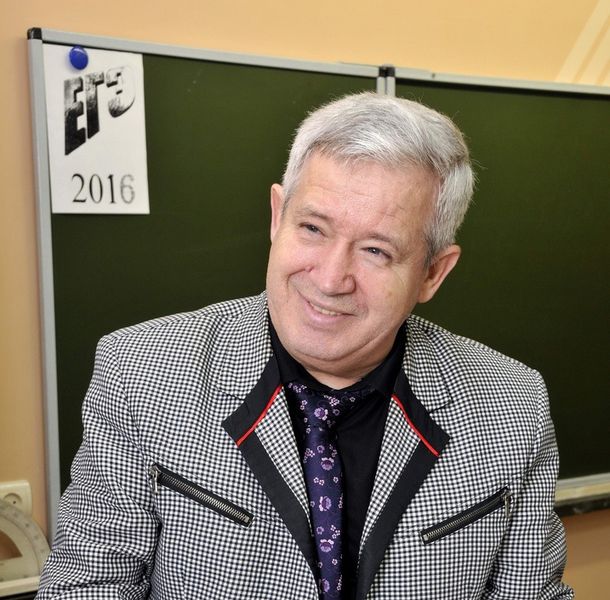 "Почётным гражданином Первоуральска" выбран учитель математики Юрий Павлов