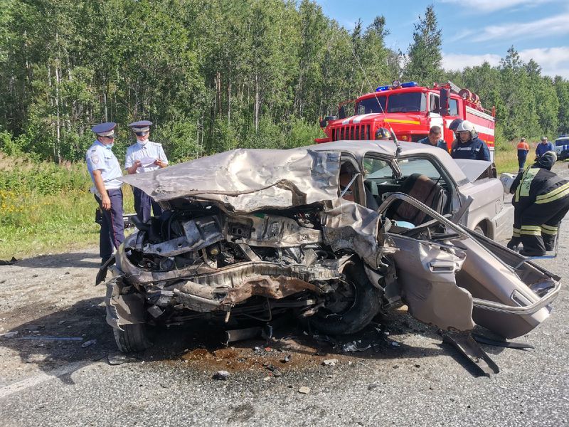 В ДТП на трассе один человек погиб и пятеро пострадали