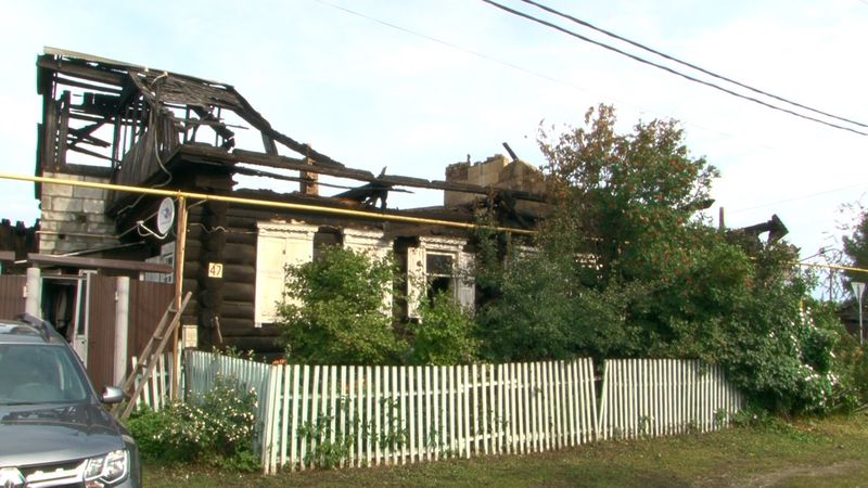 При пожаре в Шайтанке сгорел частный дом на две семьи