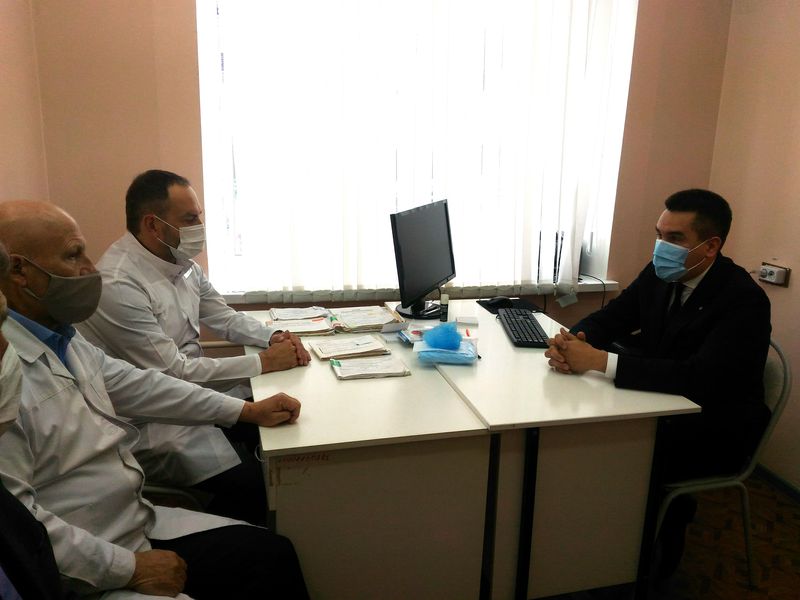 Замминистра здравоохранения Денис Демидов проинспектировал первоуральскую поликлинику
