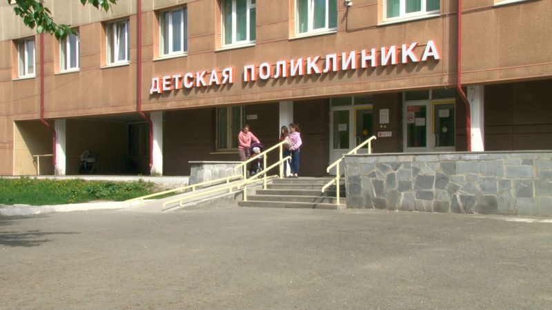 Приступили к профосмотрам и вакцинации в садах и школах