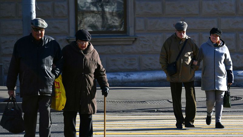 В Москве с 25 октября переведут на домашний режим пожилых и хронических больных