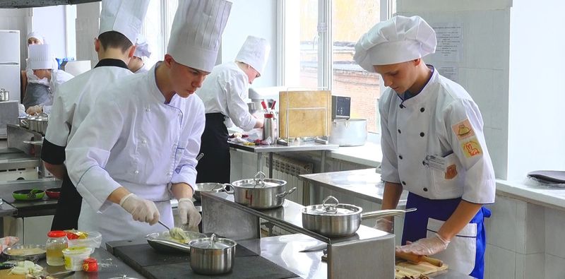 В Свердловской области спрос на поваров вырос на 131%