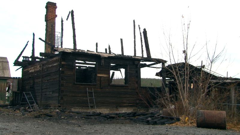 В результате пожара повреждены два садовых дома