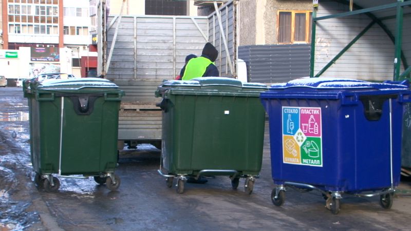 До конца года помоют мусорные баки и подметут на контейнерных площадках