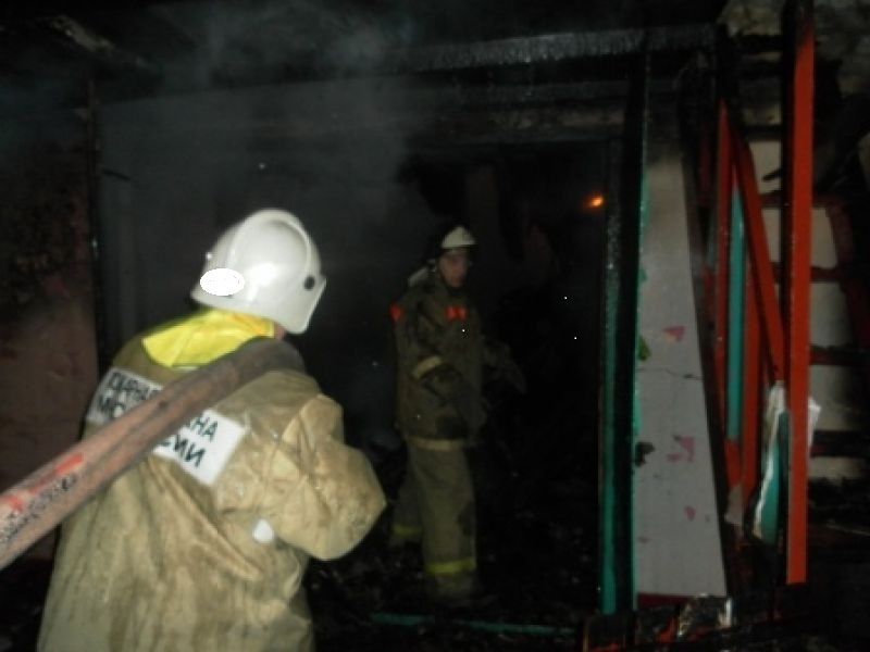 В Первоуральске эвакуировали людей из общежития из-за поджога мусора