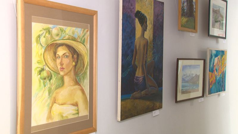 В детской художественной школе открылась выставка работ преподавателей
