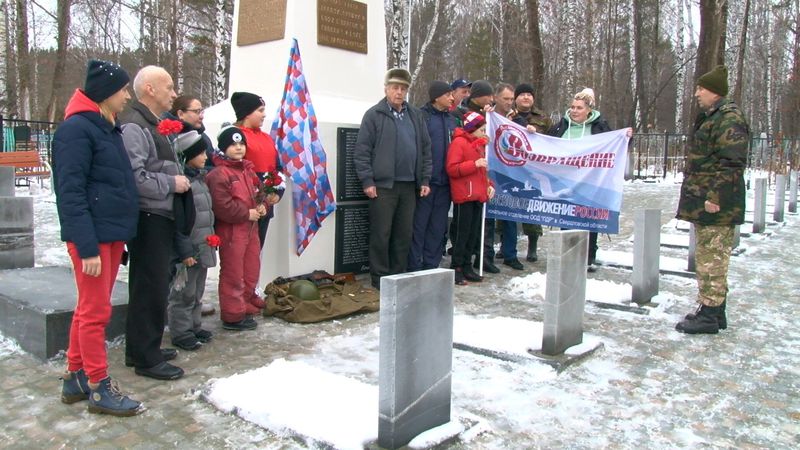 В преддверии Дня неизвестного солдата клуб "Пограничник" организовал субботник на мемориале