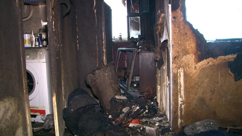 При пожаре в пятиэтажке на  ул. Прокатчиков выгорела квартира