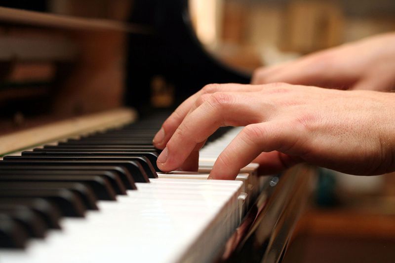 Занятие музыкой связали с замедленным старением мозга
