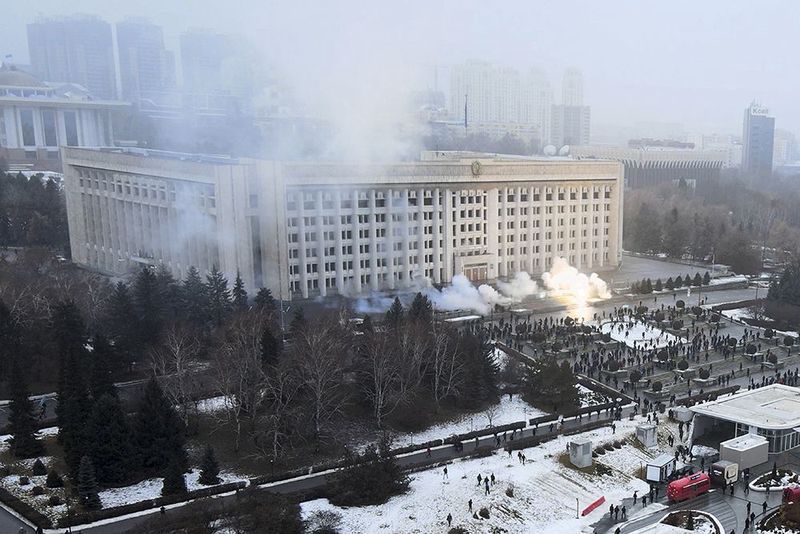 Президент Казахстана приказал открывать огонь без предупреждения