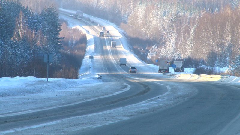 Водителей попросили сообщать о занесенных снегом трассах