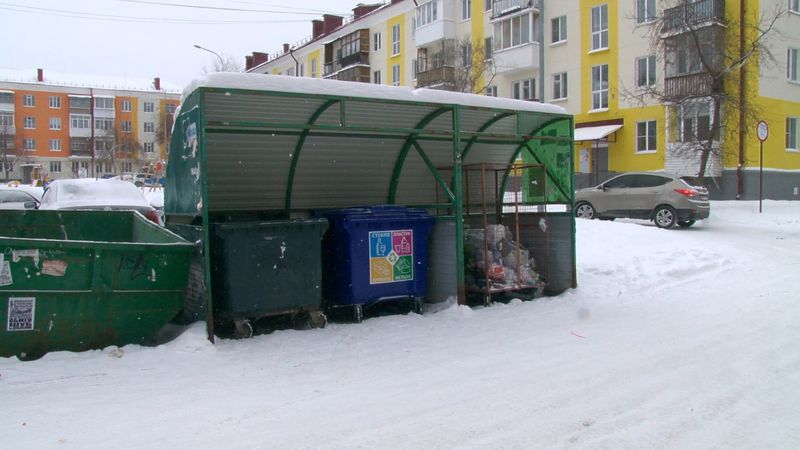 В Первоуральске продолжается установка баков для раздельного сбора мусора