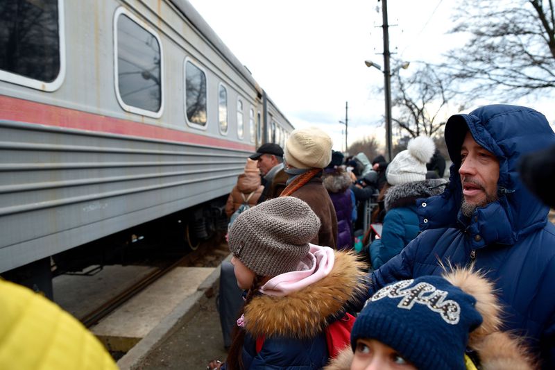 ВЦИОМ: около 80% россиян поддерживают прием беженцев из ДНР и ЛНР