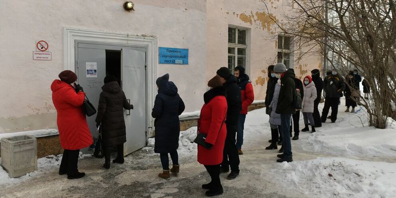 Свердловским главврачам устроили разнос за то, что больные ходят в поликлиники