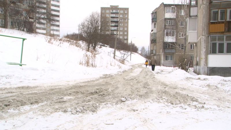 Жители домов на улице Вайнера пожаловались на нечищеную дорогу