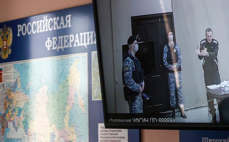 Суд приговорил Навального к 9 годам колонии строгого режима