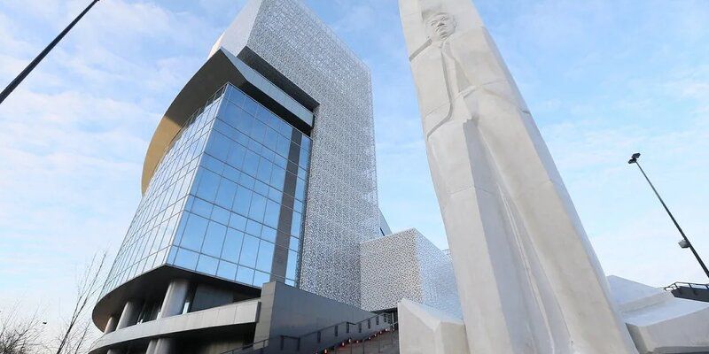 Депутат Вегнер попросит министра Шойгу превратить Ельцин Центр во Дворец ветеранов
