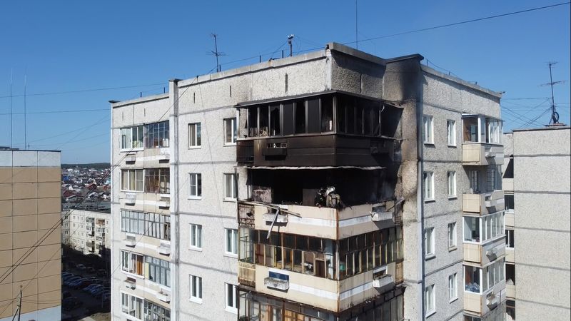 Крупную сумму взыскали первоуральцы с соседей за сгоревший из-за сигареты балкон