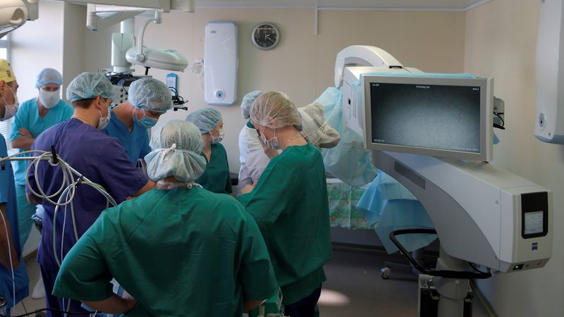 В ОДКБ пациентке имплантировали устройство, подавляющее боль