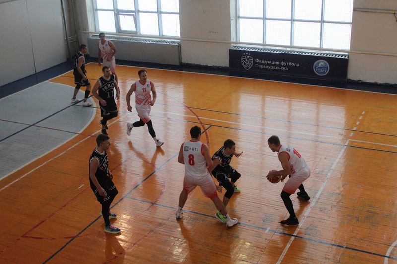 В воскресенье состоится финал чемпионата Первоуральска по баскетболу