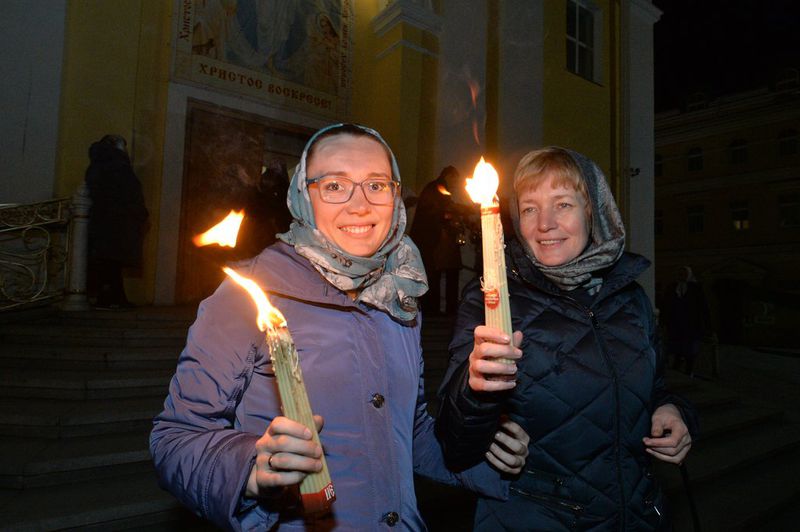 Свердловские паломники получили Благодатный огонь