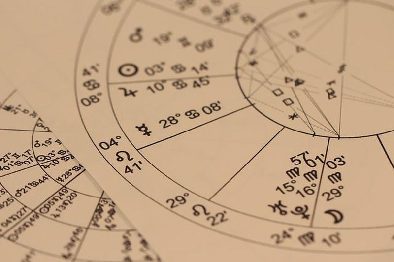 Почему гороскопы сбываются: научное объяснение