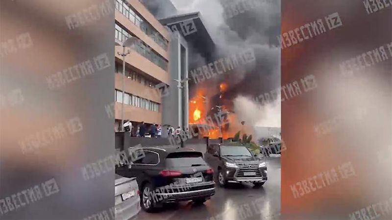 Пожару в бизнес-центре в Москве присвоен высший ранг сложности