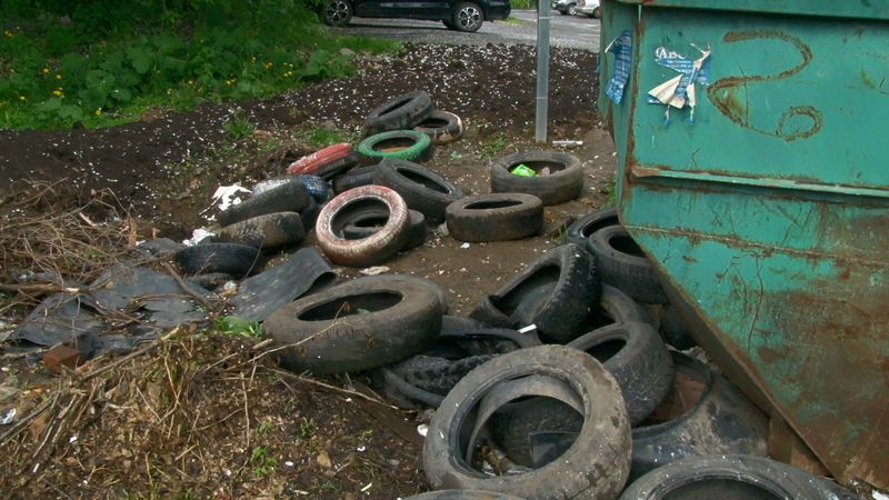 Проблема - у мусорных площадок появились горы автомобильных покрышек
