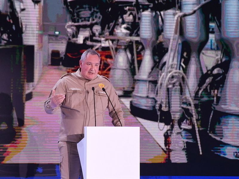 Рогозин поздравил россиян стихами на фоне старта «Сармата»