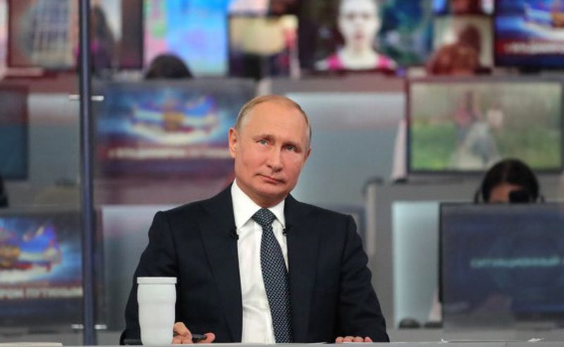 В Кремле отложили прямую линию с Путиным "из-за более важных мероприятий"