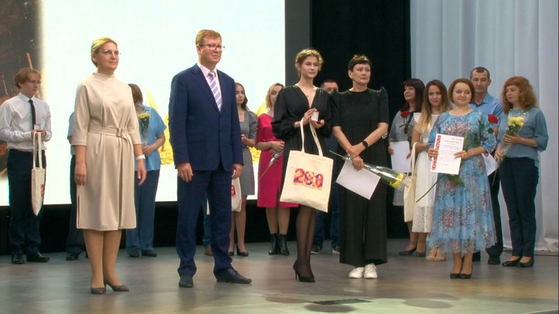 В Первоуральске наградили лучших выпускников школ