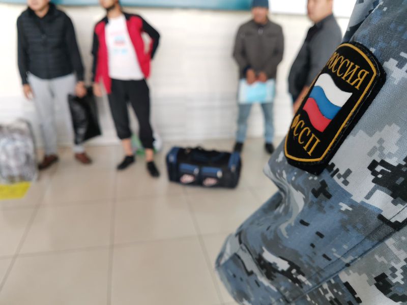 За нарушения миграционного законодательства выдворено за пределы РФ 700 иностранцев