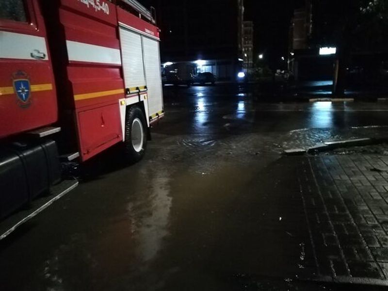 МЧС сообщает, что один человек погиб в результате ливней в Сочи