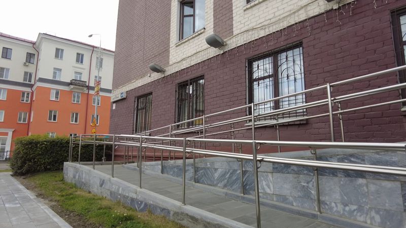 Суд обязал администрацию сделать вход в здание доступным для маломобильных граждан