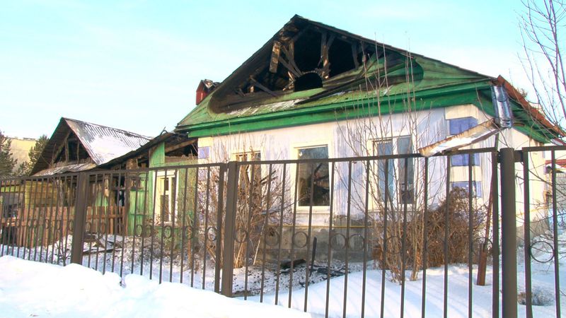 Крупный пожар на ул. Максима Горького - горел частный жилой дом
