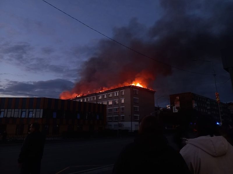 Крупный пожар в доме на проспекте Ильича