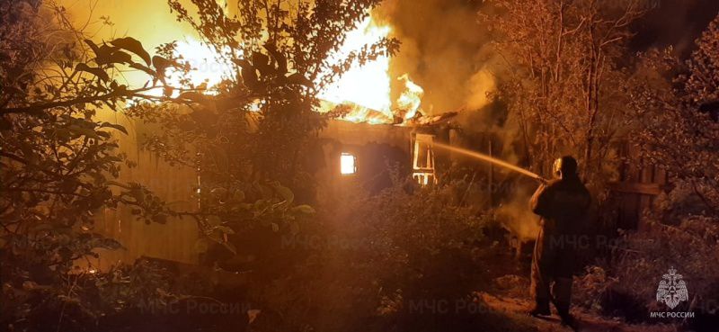 Крупный пожар в коллективном саду на Динасе