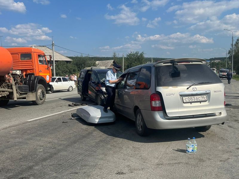 В Первоуральске в результате ДТП погибли 2 человека, 9 - травмированы