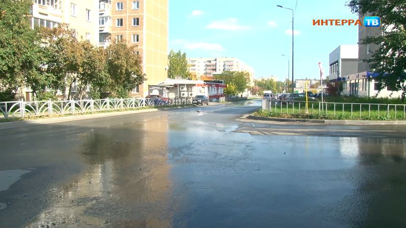 "Каждый год наблюдаем здесь одно и то же". На улице Ленина снова потекли реки